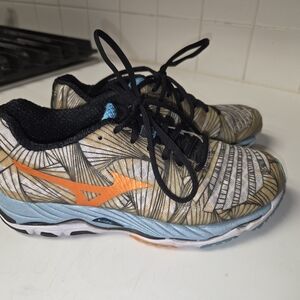 Mizuno Patterned Running Shoes